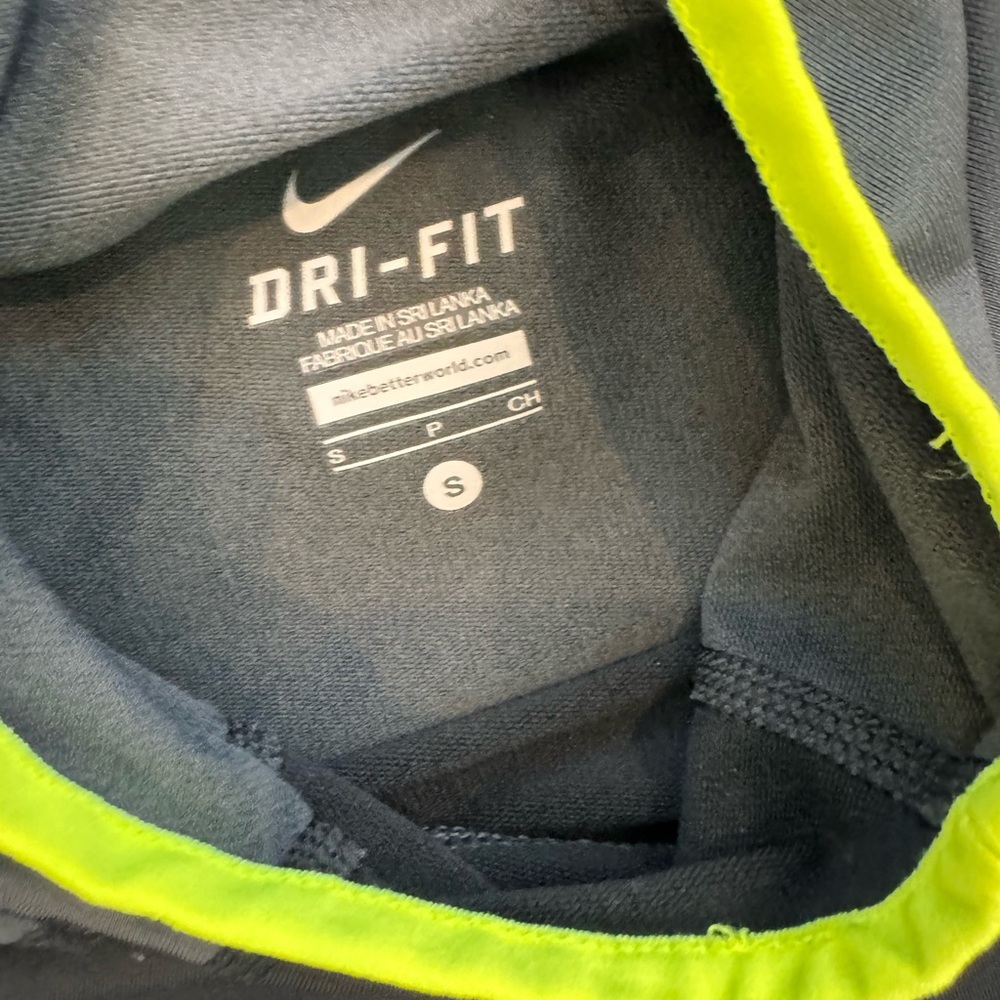 NWOT! Women’s Nike Dri-Fit Lightweight Hoodie - Size Small - Picture 2 of 4